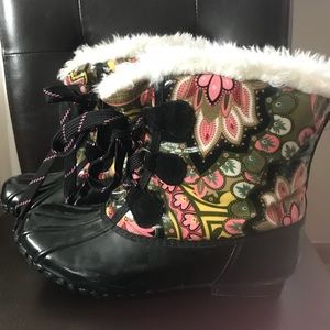 Super cute snow boots!